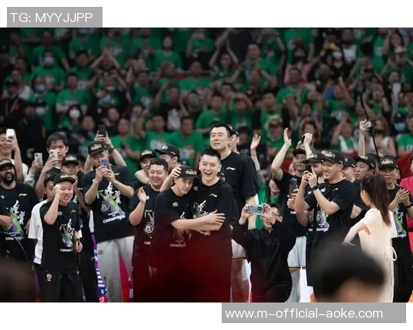 三老表现抢眼！领奖之夜辽宁完美表现开启卫冕之路