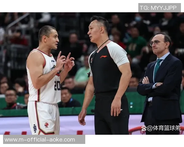 总决赛第三战火药味弥漫,辽宁球员与四川球迷激情碰撞引发激烈冲突